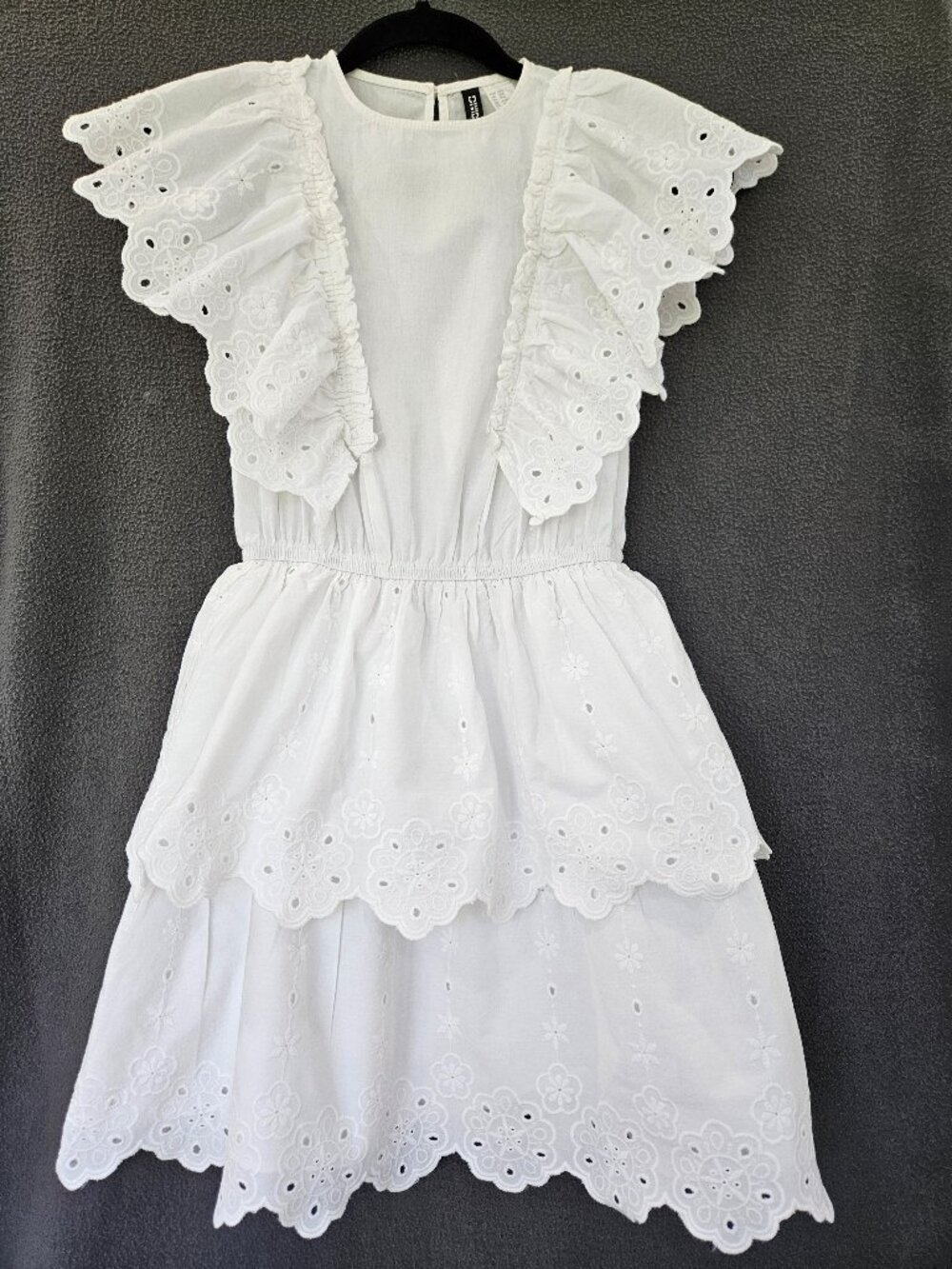 Pretty white dress with embroidery